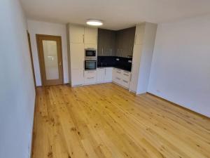 Pronájem bytu 2+kk, Praha - Nusle, Mužíkova, 52 m2