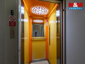 Pronájem bytu 3+1, Karlovy Vary, Krymská, 45 m2