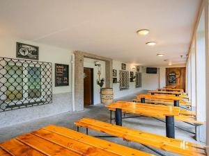 Prodej restaurace, Praha - Strašnice, Gutova, 301 m2