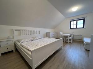 Prodej vinného sklepa, Čejkovice, 66 m2