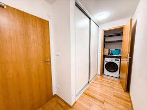Pronájem bytu 1+kk, Praha - Žižkov, Ke kapslovně, 53 m2