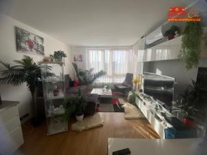 Prodej bytu 2+kk, Praha - Uhříněves, Nové náměstí, 57 m2