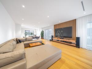 Pronájem bytu 6+kk a větší, Vestec, V Lukách, 313 m2