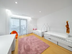 Pronájem rodinného domu, Vestec, V Lukách, 313 m2