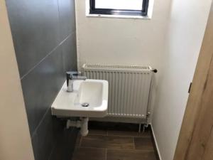 Pronájem obchodního prostoru, Jihlava, Škrétova, 80 m2