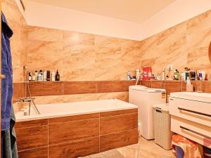 Pronájem bytu 3+kk, Praha - Strašnice, Názovská, 63 m2