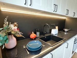 Pronájem bytu 1+kk, Praha - Strašnice, Sečská, 17 m2