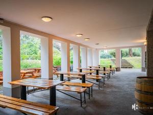 Pronájem restaurace, Praha - Strašnice, Gutova, 301 m2