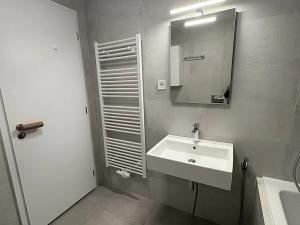 Pronájem bytu 2+kk, Praha - Vysočany, Oktábcových, 60 m2