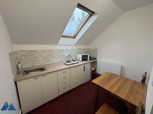 Pronájem restaurace, Horní Maršov, Třída Josefa II., 320 m2