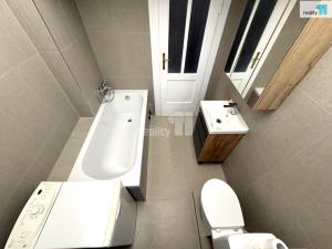 Pronájem bytu 1+1, Praha - Kobylisy, Zlonínská, 49 m2