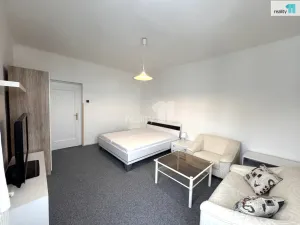 Pronájem bytu 1+1, Praha - Kobylisy, Zlonínská, 49 m2