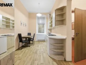 Prodej bytu 1+1, Karlovy Vary - Rybáře, Lad. Koubka, 34 m2