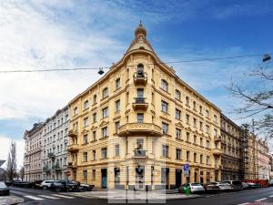 Prodej obchodního prostoru, Praha - Smíchov, Zborovská, 186 m2