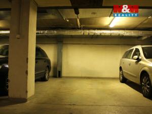 Pronájem garážového stání, Praha - Holešovice, Tusarova, 12 m2