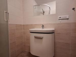 Pronájem bytu 2+kk, Praha - Braník, Ke Krči, 42 m2