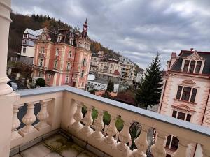 Prodej bytu 3+1, Karlovy Vary, Svahová, 98 m2