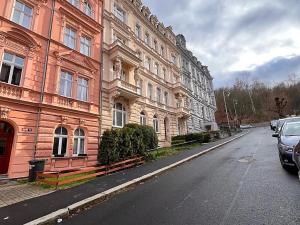 Prodej bytu 3+1, Karlovy Vary, Svahová, 98 m2