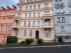Prodej bytu 3+1, Karlovy Vary, Svahová, 98 m2
