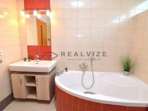 Pronájem bytu 3+kk, České Budějovice, Pasovská, 84 m2