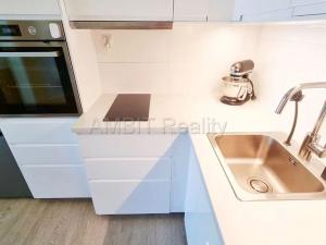 Pronájem bytu 2+kk, Praha - Hlubočepy, Voskovcova, 42 m2