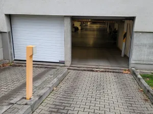 Pronájem garážového stání, Praha, Názovská, 18 m2