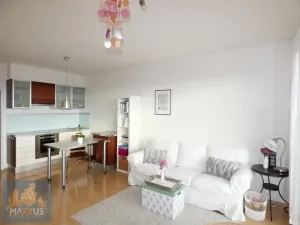 Prodej bytu 1+kk, Praha - Troja, Hnězdenská, 38 m2