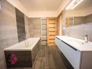 Pronájem rodinného domu, Soběhrdy, 150 m2