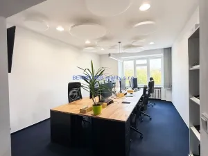 Pronájem kanceláře, Hradec Králové, třída Karla IV., 135 m2