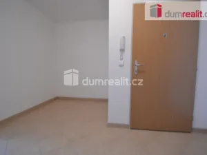 Pronájem bytu 1+kk, Praha - Modřany, Vorařská, 39 m2