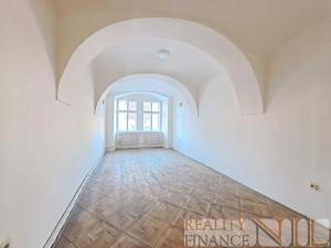 Pronájem obchodního prostoru, Plzeň, náměstí Republiky, 78 m2