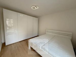 Pronájem bytu 2+kk, Praha - Vinohrady, Varšavská, 48 m2