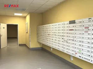 Prodej bytu 1+kk, Praha - Háje, Hlavatého, 27 m2