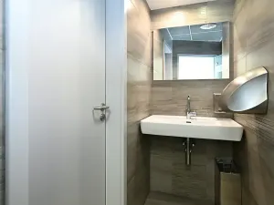 Pronájem kanceláře, Praha - Vinohrady, Šafaříkova, 131 m2