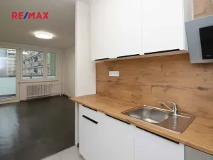 Pronájem bytu 2+kk, Praha - Vršovice, Vršovická, 45 m2