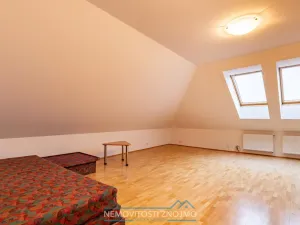 Pronájem atypického bytu, Znojmo, Horní náměstí, 260 m2