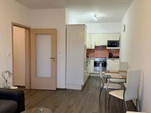 Pronájem bytu 2+kk, Praha, Tvrdonická, 48 m2