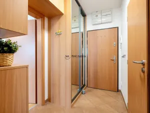 Prodej bytu 2+kk, Praha - Vinoř, Českodubská, 63 m2