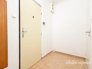 Pronájem bytu 1+1, Praha - Strašnice, Křenická, 35 m2