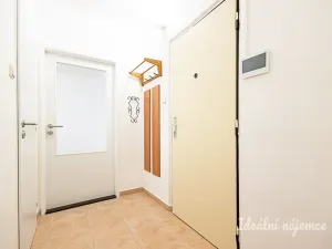 Pronájem bytu 1+1, Praha - Strašnice, Křenická, 35 m2