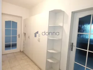 Pronájem rodinného domu, Praha, K vinicím, 251 m2