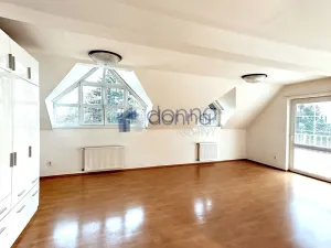 Pronájem rodinného domu, Praha, K vinicím, 251 m2
