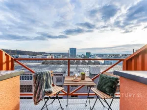 Pronájem bytu 1+kk, Praha, Kolbenova, 40 m2