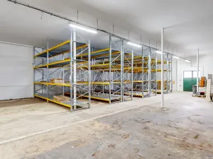 Pronájem skladu, Luby, 1700 m2
