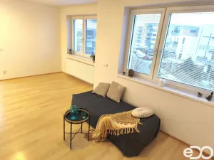 Pronájem bytu 2+kk, Hradec Králové, Antonína Petrofa, 3300 m2