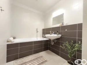 Pronájem bytu 2+kk, Hradec Králové, Antonína Petrofa, 3300 m2