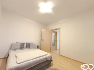 Pronájem bytu 2+kk, Hradec Králové, Antonína Petrofa, 3300 m2