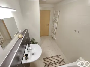 Pronájem bytu 2+kk, Hradec Králové, Antonína Petrofa, 3300 m2