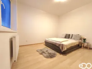 Pronájem bytu 2+kk, Hradec Králové, Antonína Petrofa, 3300 m2