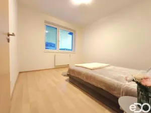 Pronájem bytu 2+kk, Hradec Králové, Antonína Petrofa, 3300 m2